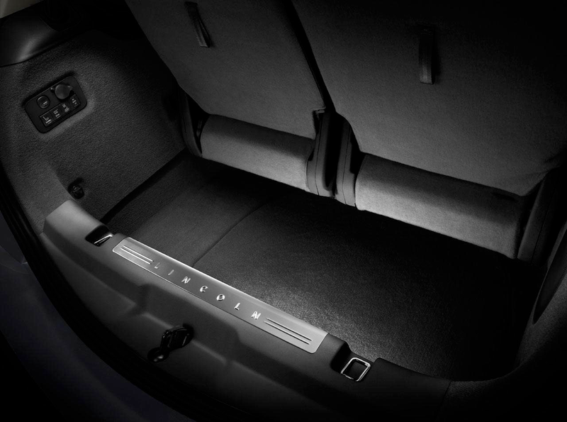 Illustration for article titled 2010 Lincoln MKT: Crossover For The Super-Segmented Masses